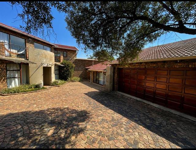 4 BEDROOM HOUSE FOR SALE IN VORNA VALLEY